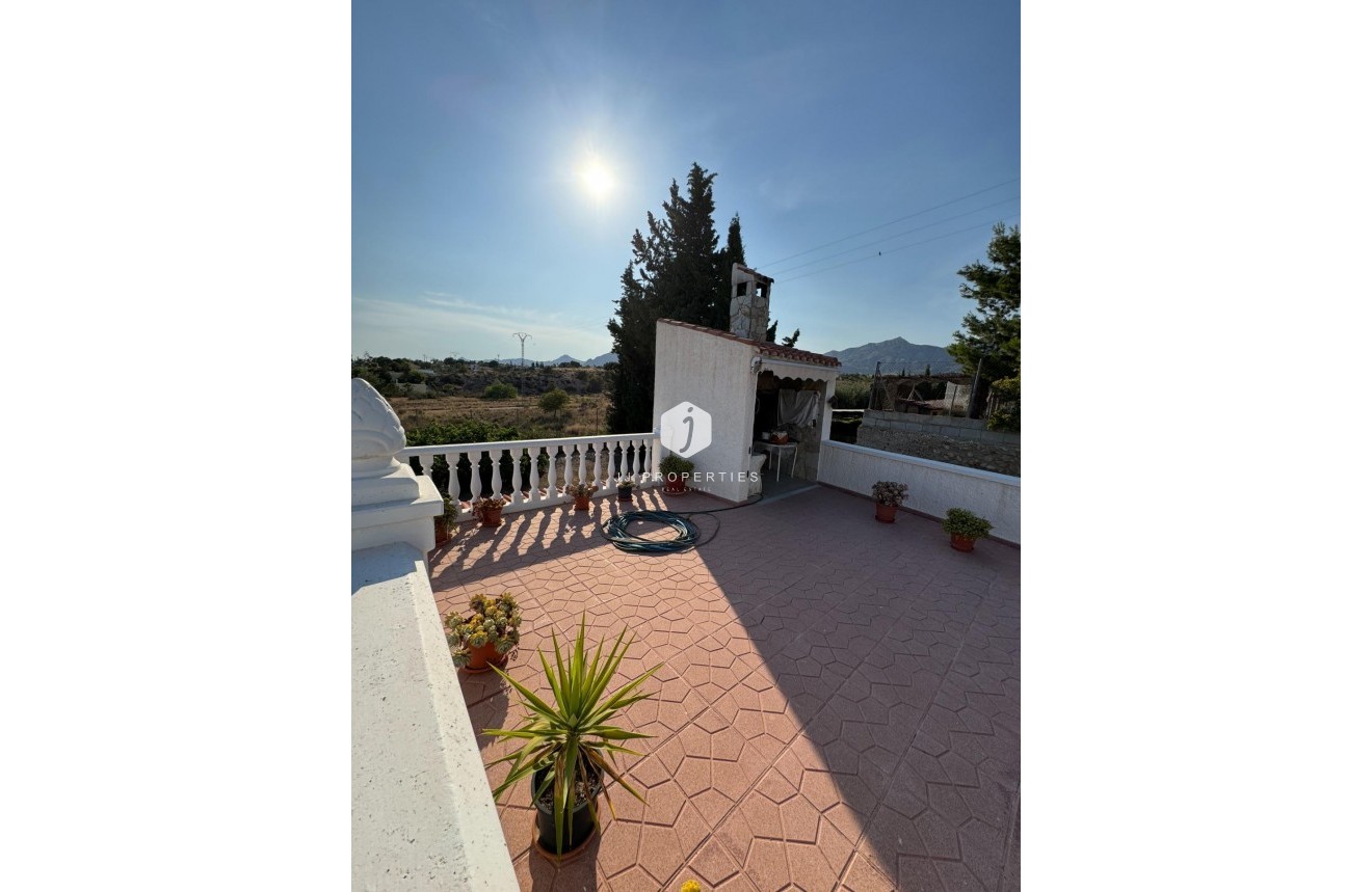 Resale - Villa -
Albatera - Partida Lomas