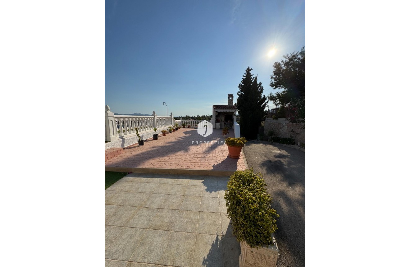 Resale - Villa -
Albatera - Partida Lomas