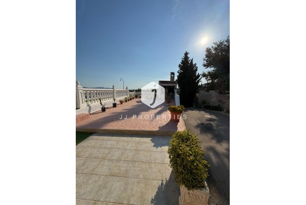 Resale - Villa -
Albatera - Partida Lomas