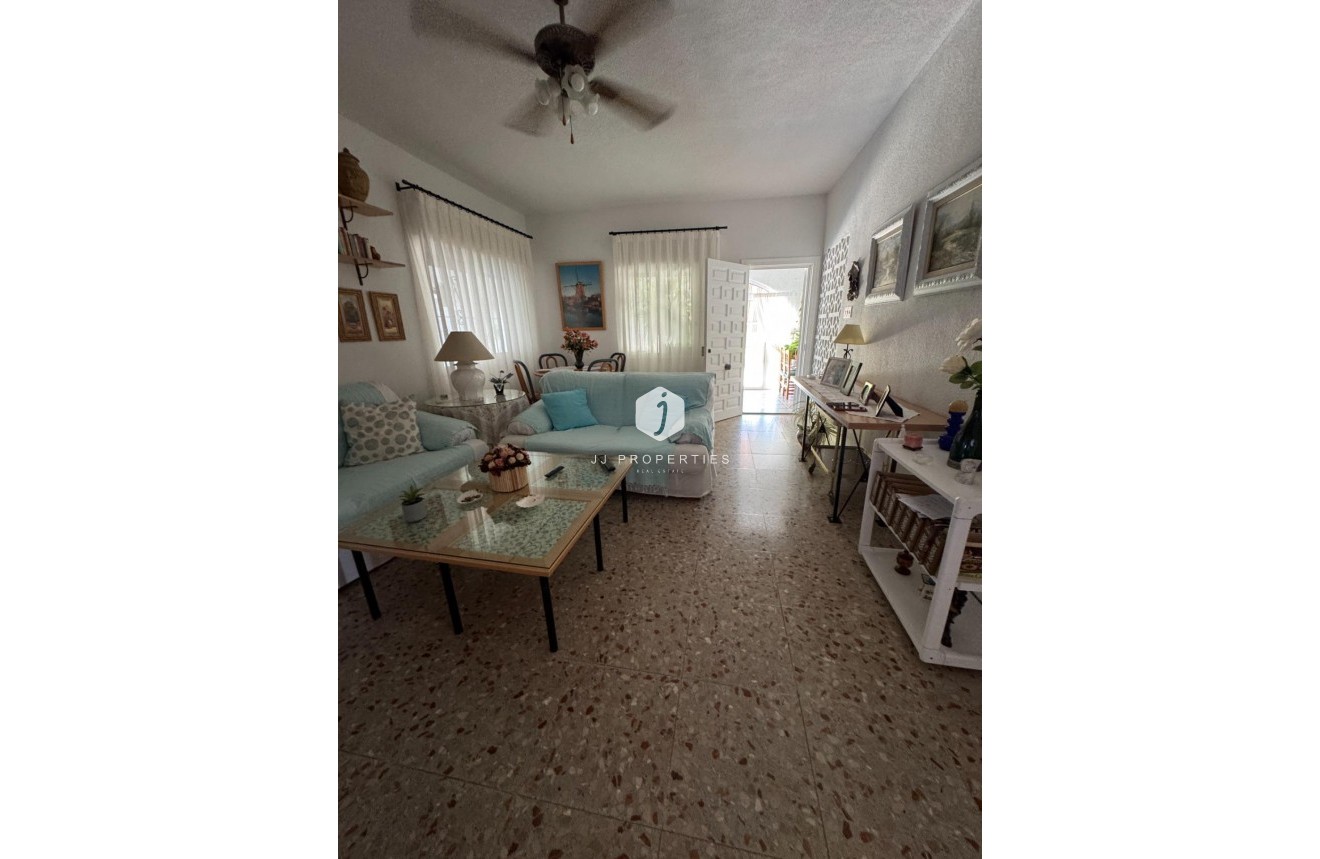 Resale - Villa -
Albatera - Partida Lomas