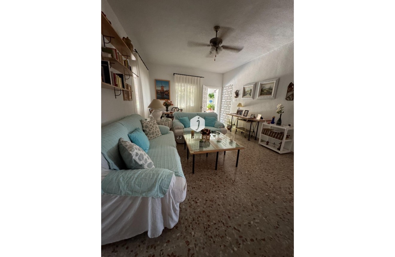 Resale - Villa -
Albatera - Partida Lomas