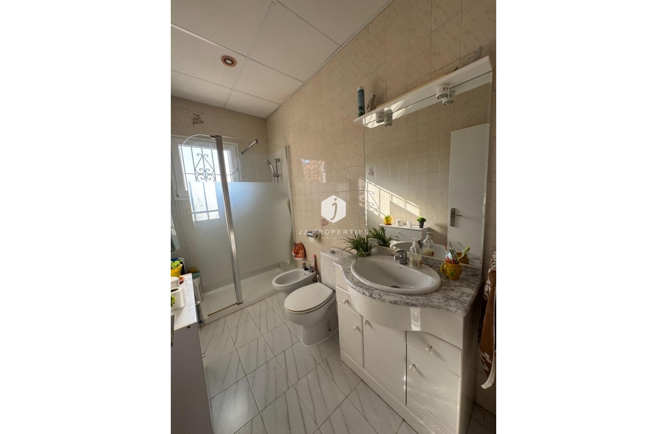 Resale - Villa -
Albatera - Partida Lomas