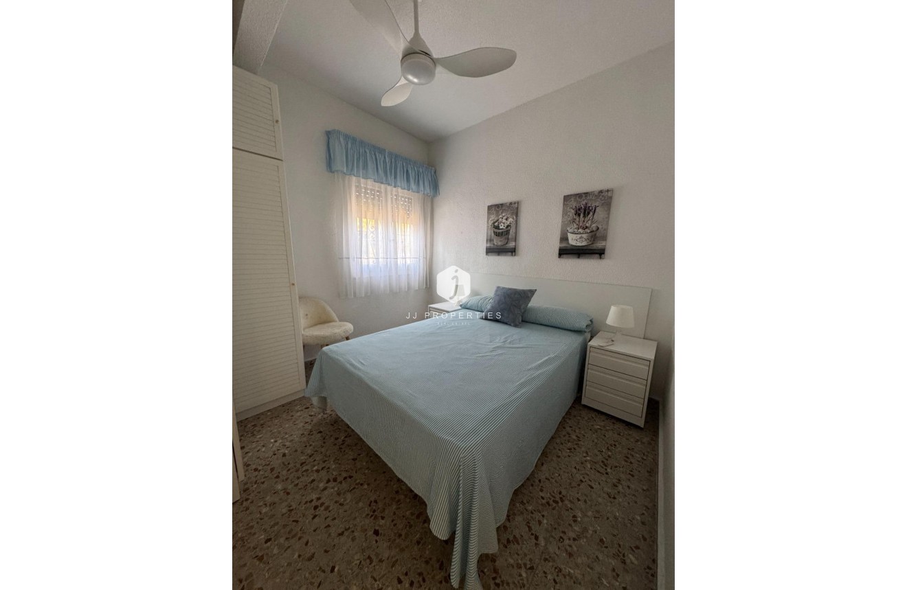 Resale - Villa -
Albatera - Partida Lomas