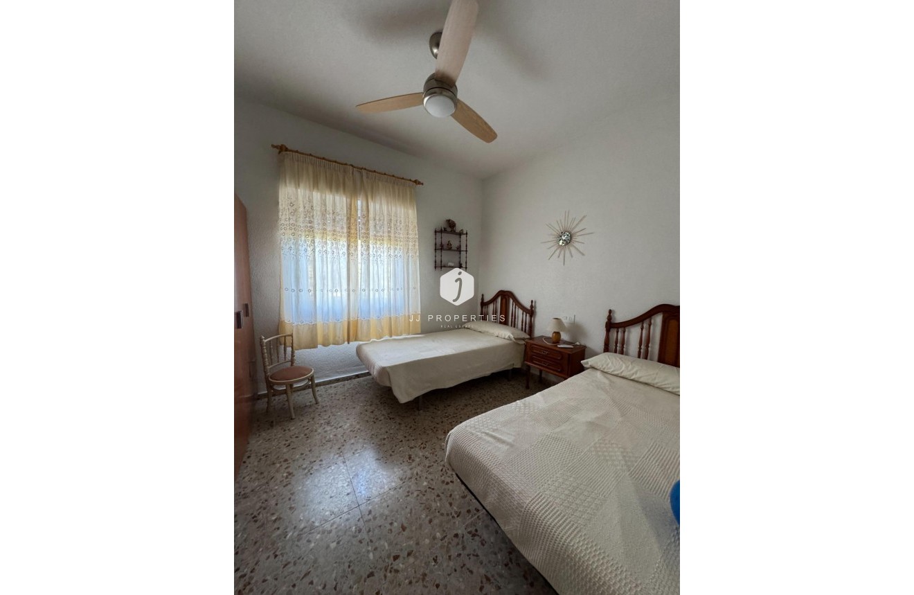 Resale - Villa -
Albatera - Partida Lomas
