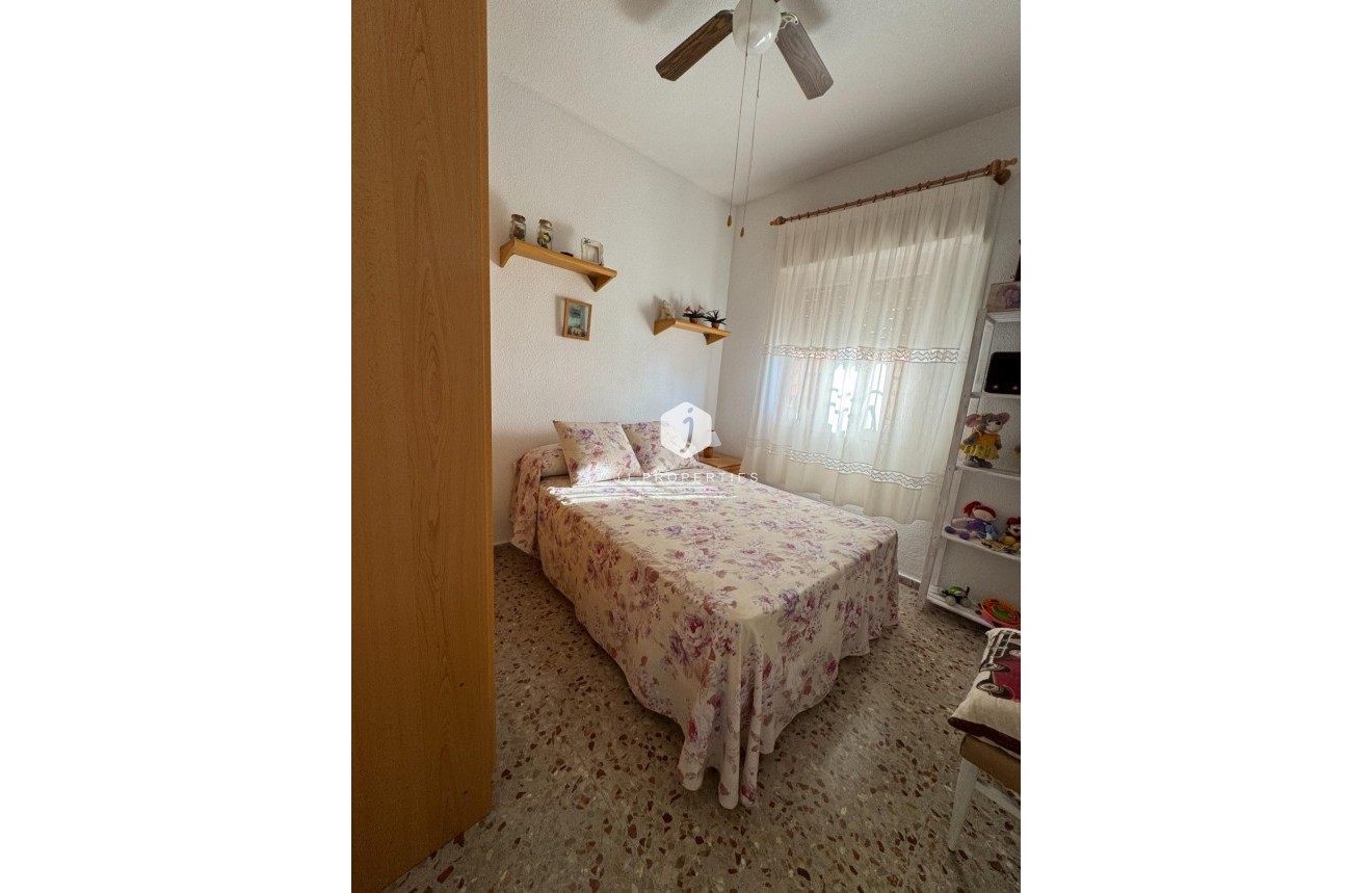 Resale - Villa -
Albatera - Partida Lomas