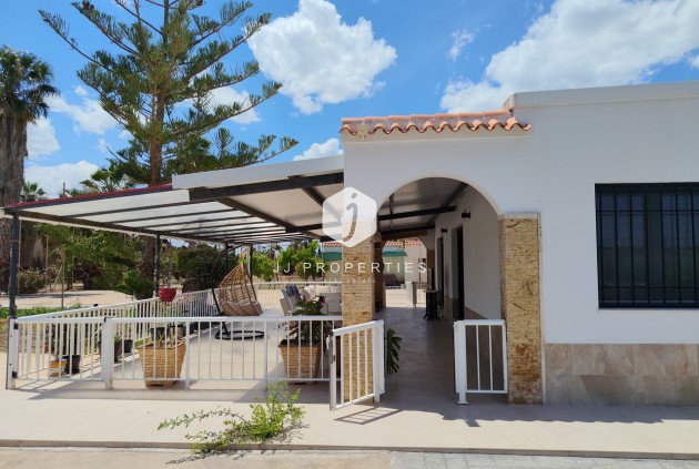 Resale - Villa -
Los Montesinos - Costa Blanca