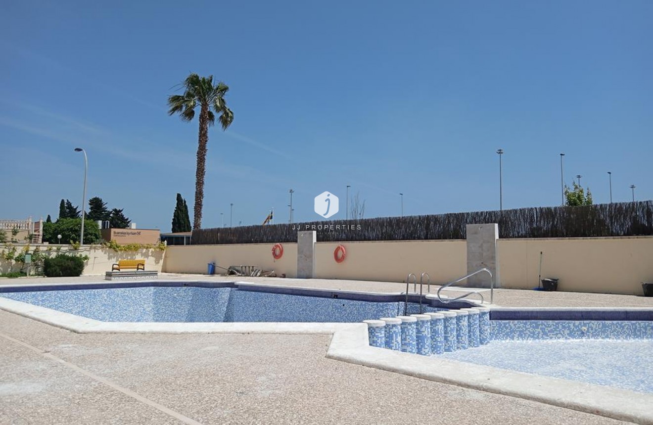 Tweedehands - duplex -
Torrevieja - Carrefour