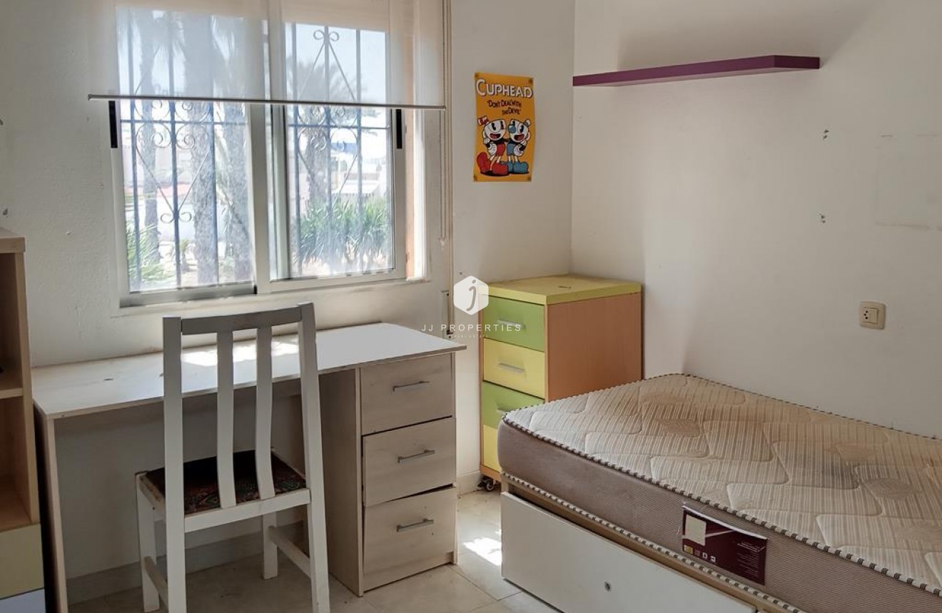 Tweedehands - duplex -
Torrevieja - Carrefour
