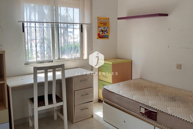 Tweedehands - duplex -
Torrevieja - Carrefour