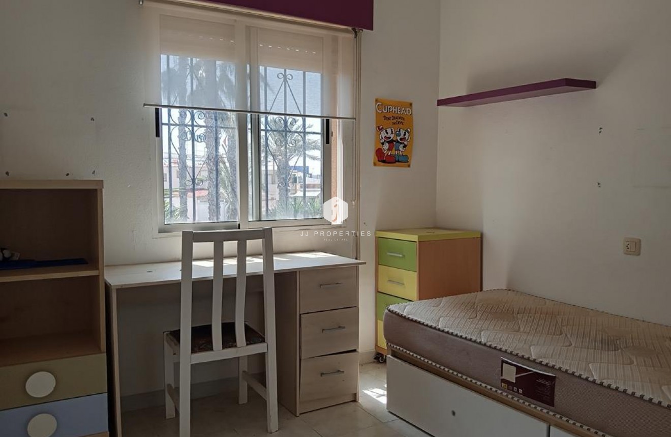 Tweedehands - duplex -
Torrevieja - Carrefour