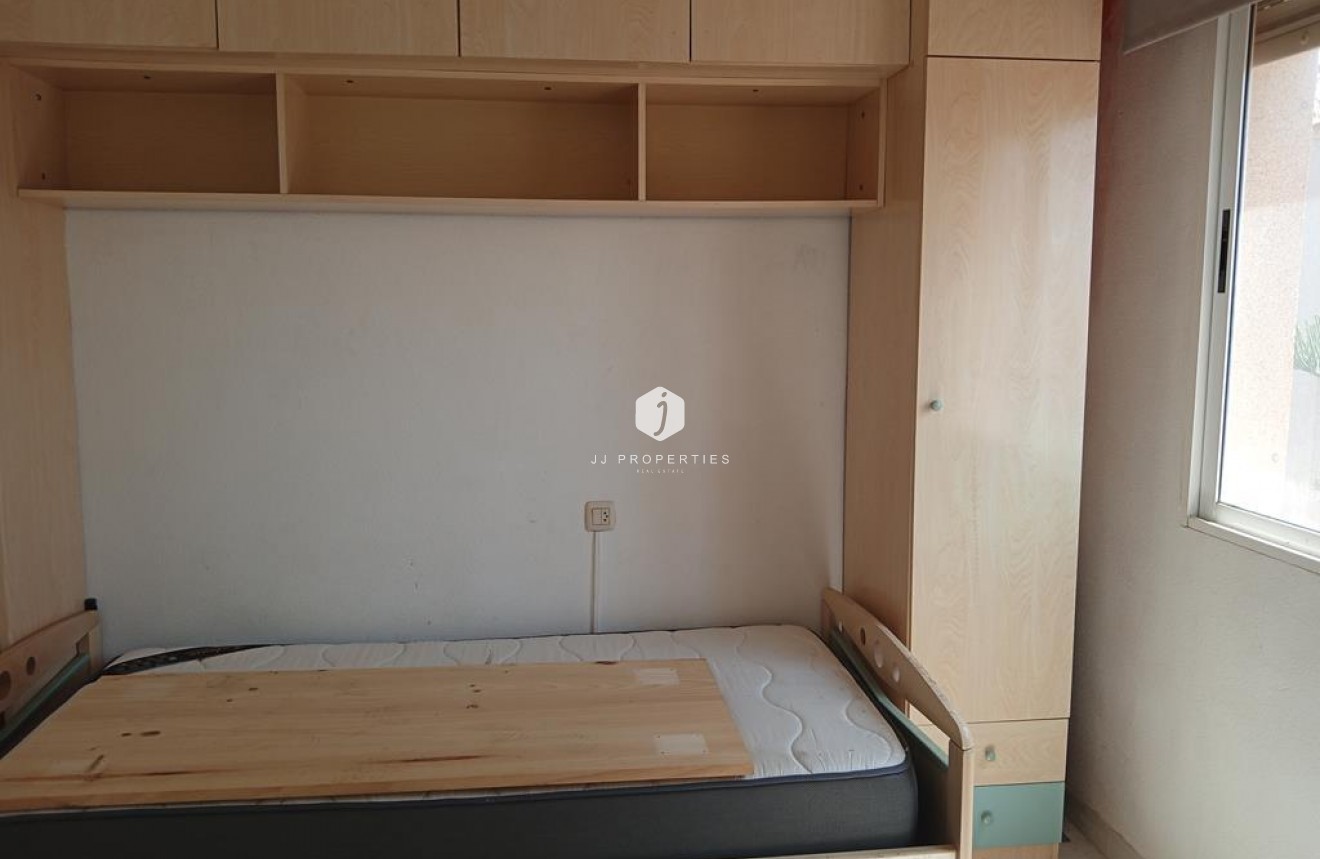 Tweedehands - duplex -
Torrevieja - Carrefour