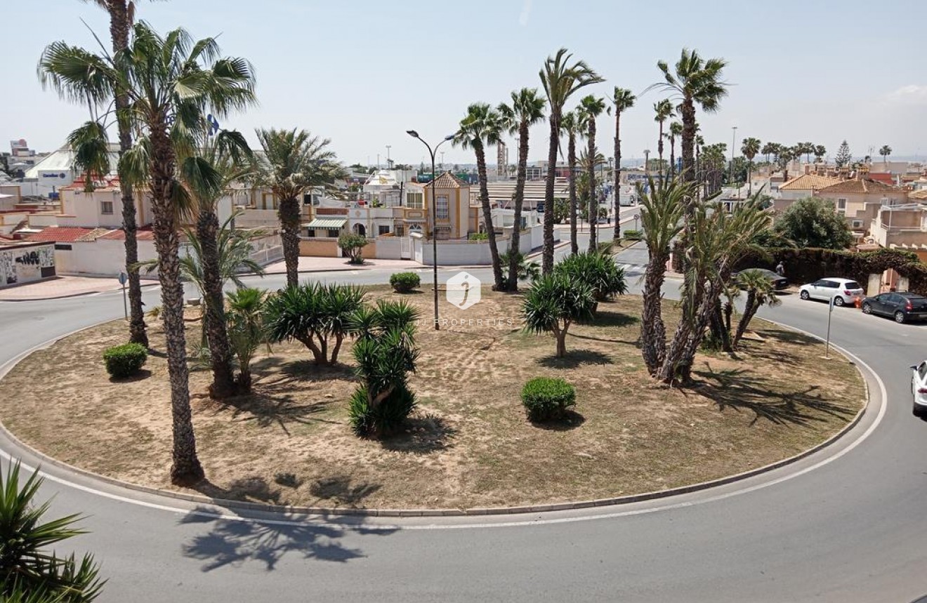 Tweedehands - duplex -
Torrevieja - Carrefour