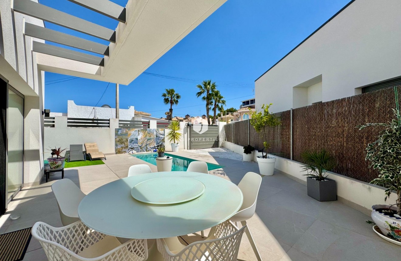 Resale - Villa -
San Miguel de Salinas - Blue Lagoon - Galán