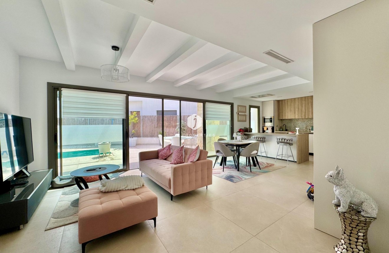 Resale - Villa -
San Miguel de Salinas - Blue Lagoon - Galán