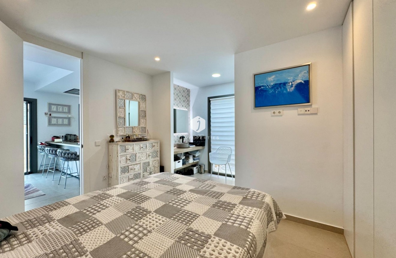 Resale - Villa -
San Miguel de Salinas - Blue Lagoon - Galán