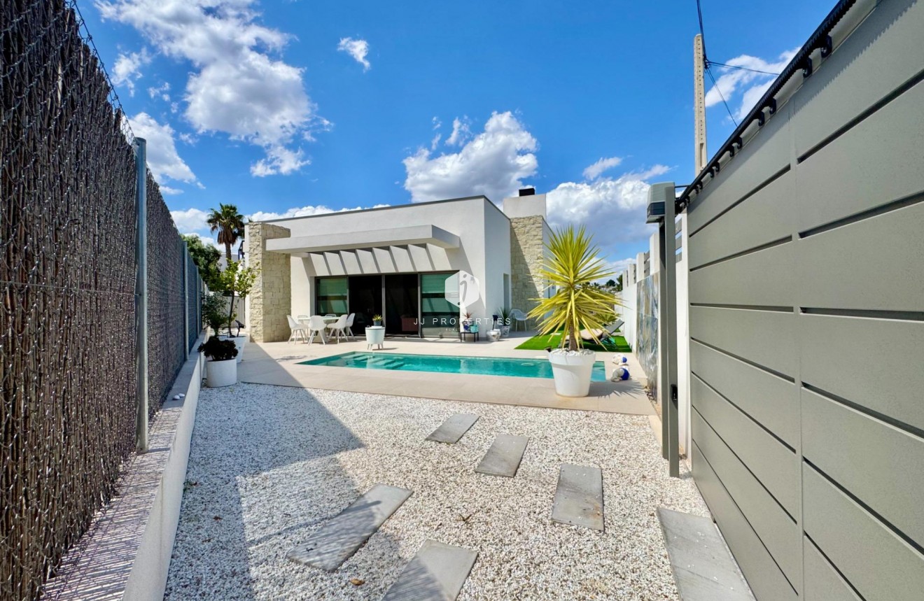 Resale - Villa -
San Miguel de Salinas - Blue Lagoon - Galán