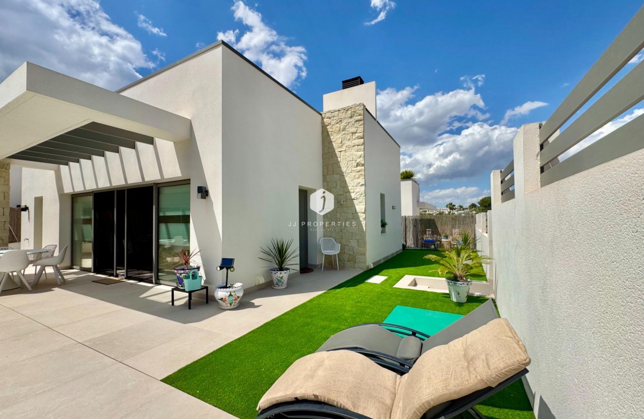 Resale - Villa -
San Miguel de Salinas - Blue Lagoon - Galán