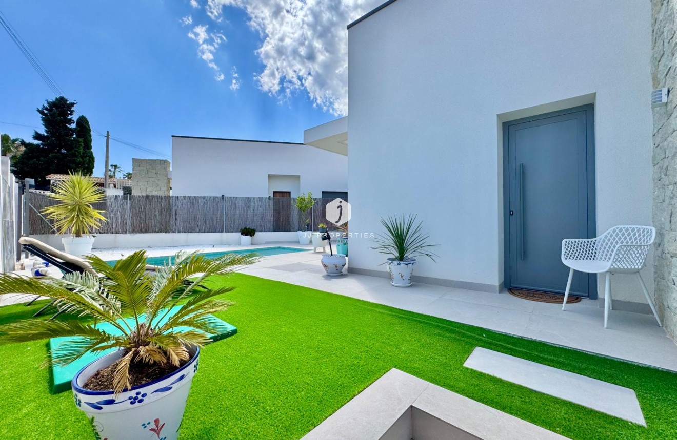 Resale - Villa -
San Miguel de Salinas - Blue Lagoon - Galán