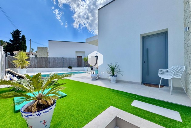 Resale - Villa -
San Miguel de Salinas - Blue Lagoon - Galán