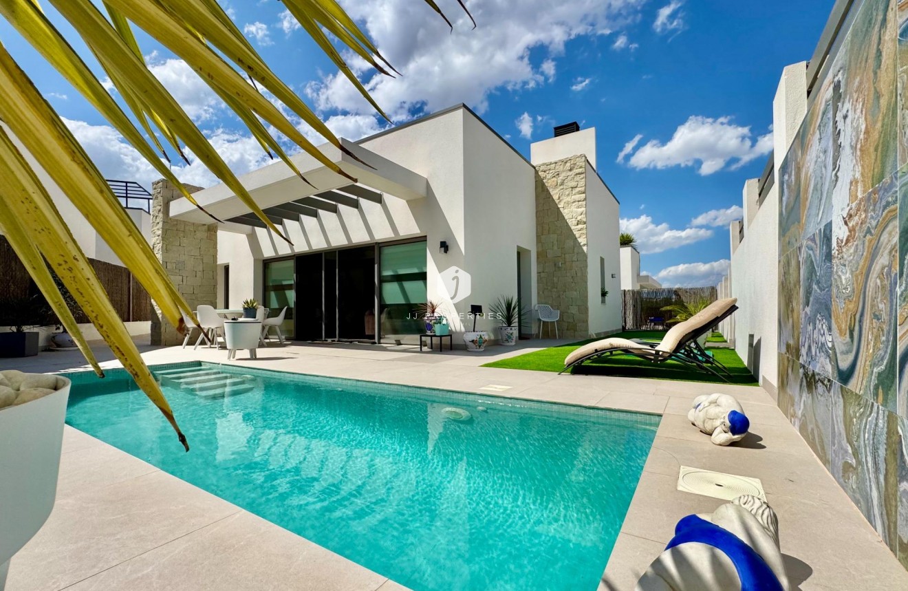 Resale - Villa -
San Miguel de Salinas - Blue Lagoon - Galán