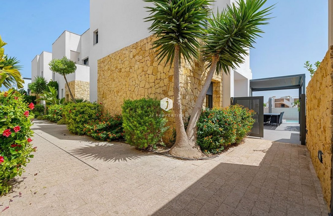 Resale - Villa -
Ciudad Quesada - Costa Blanca