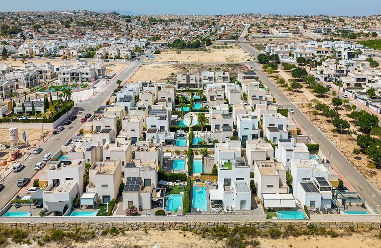 Resale - Villa -
Ciudad Quesada - Costa Blanca