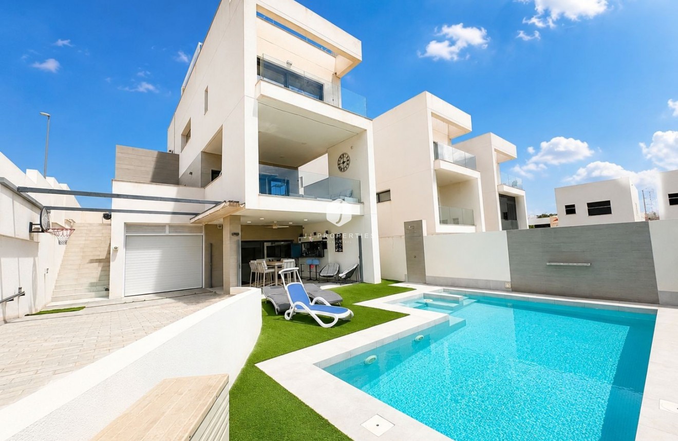Resale - Villa -
Benijofar - Costa Blanca