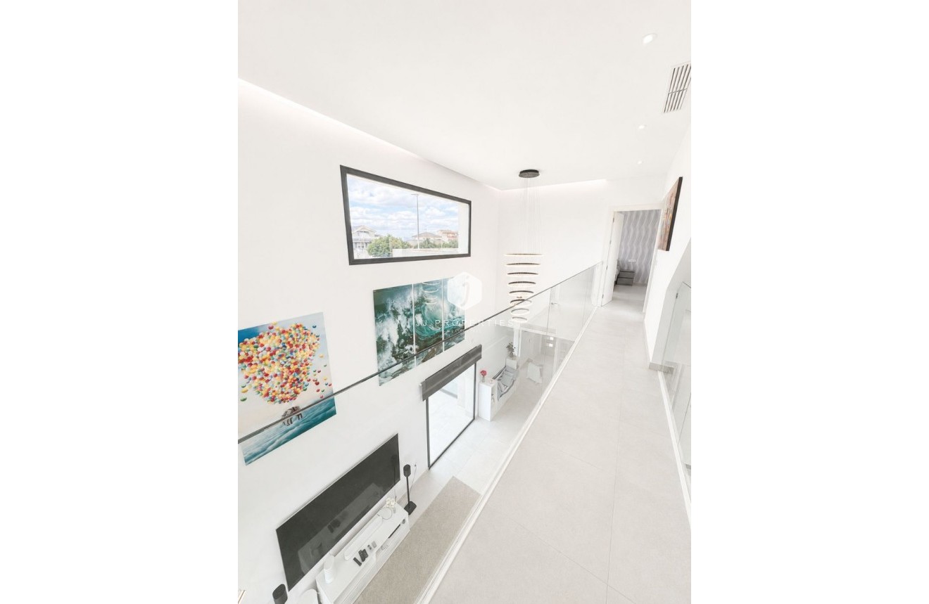 Resale - Villa -
Benijofar - Costa Blanca