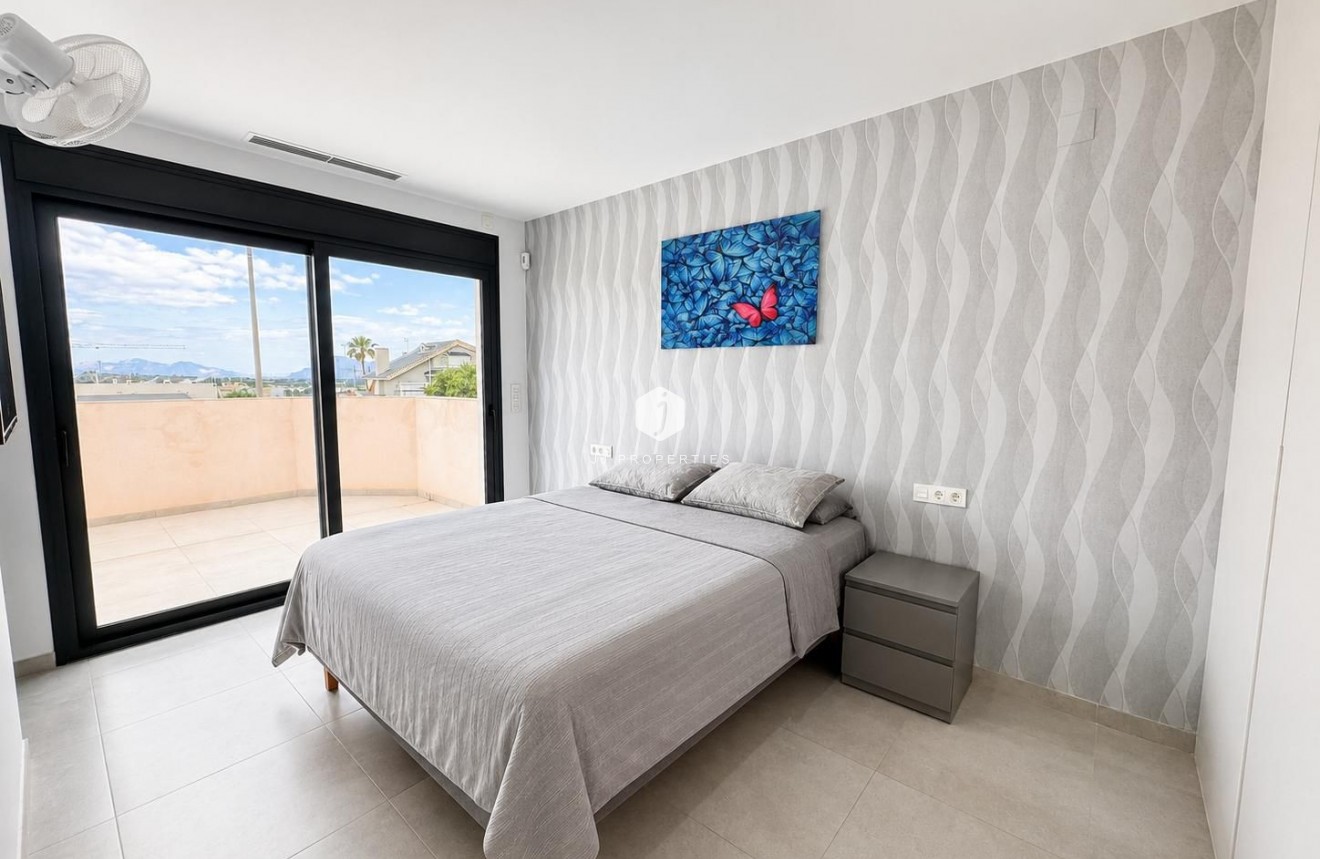 Resale - Villa -
Benijofar - Costa Blanca