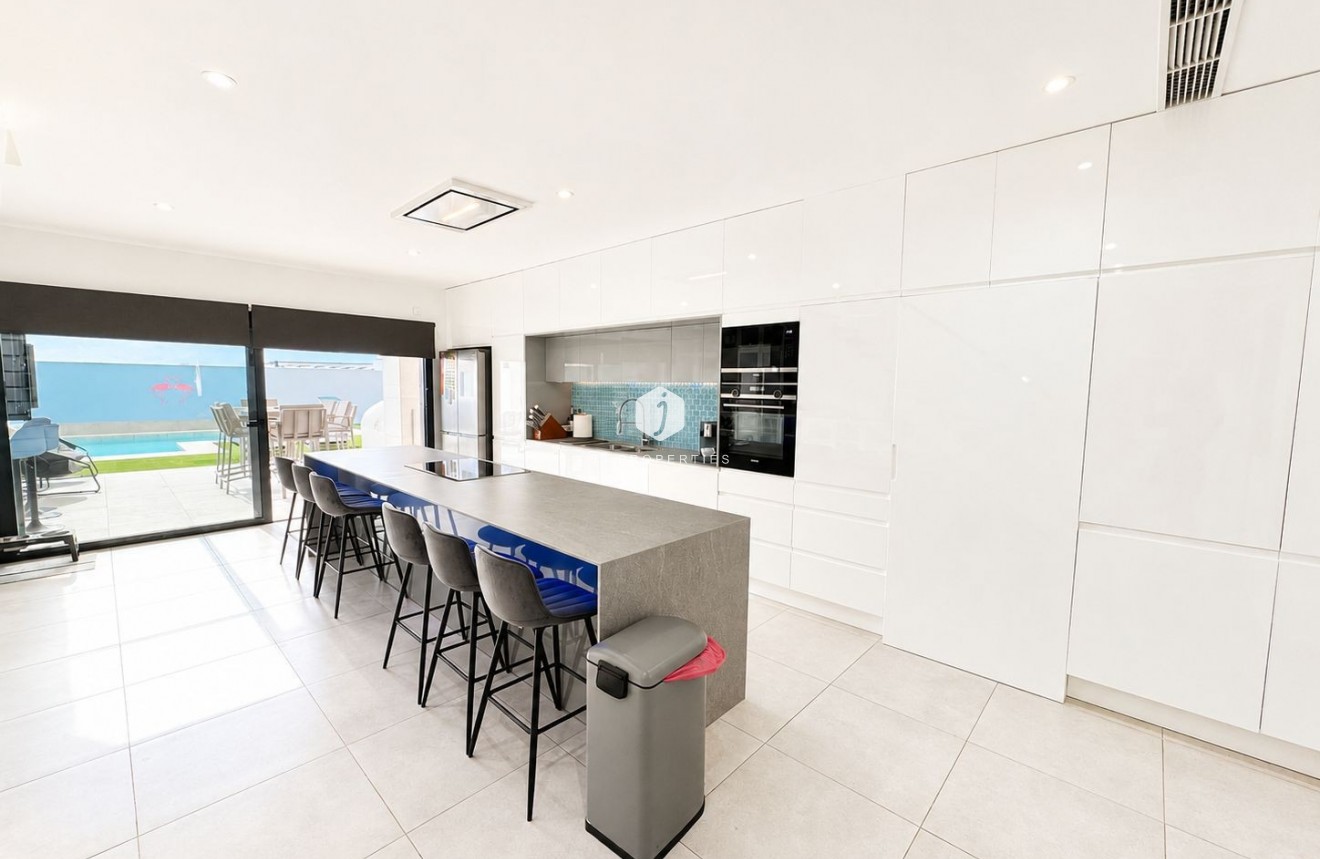 Resale - Villa -
Benijofar - Costa Blanca