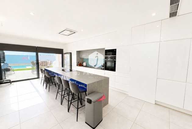 Resale - Villa -
Benijofar - Costa Blanca