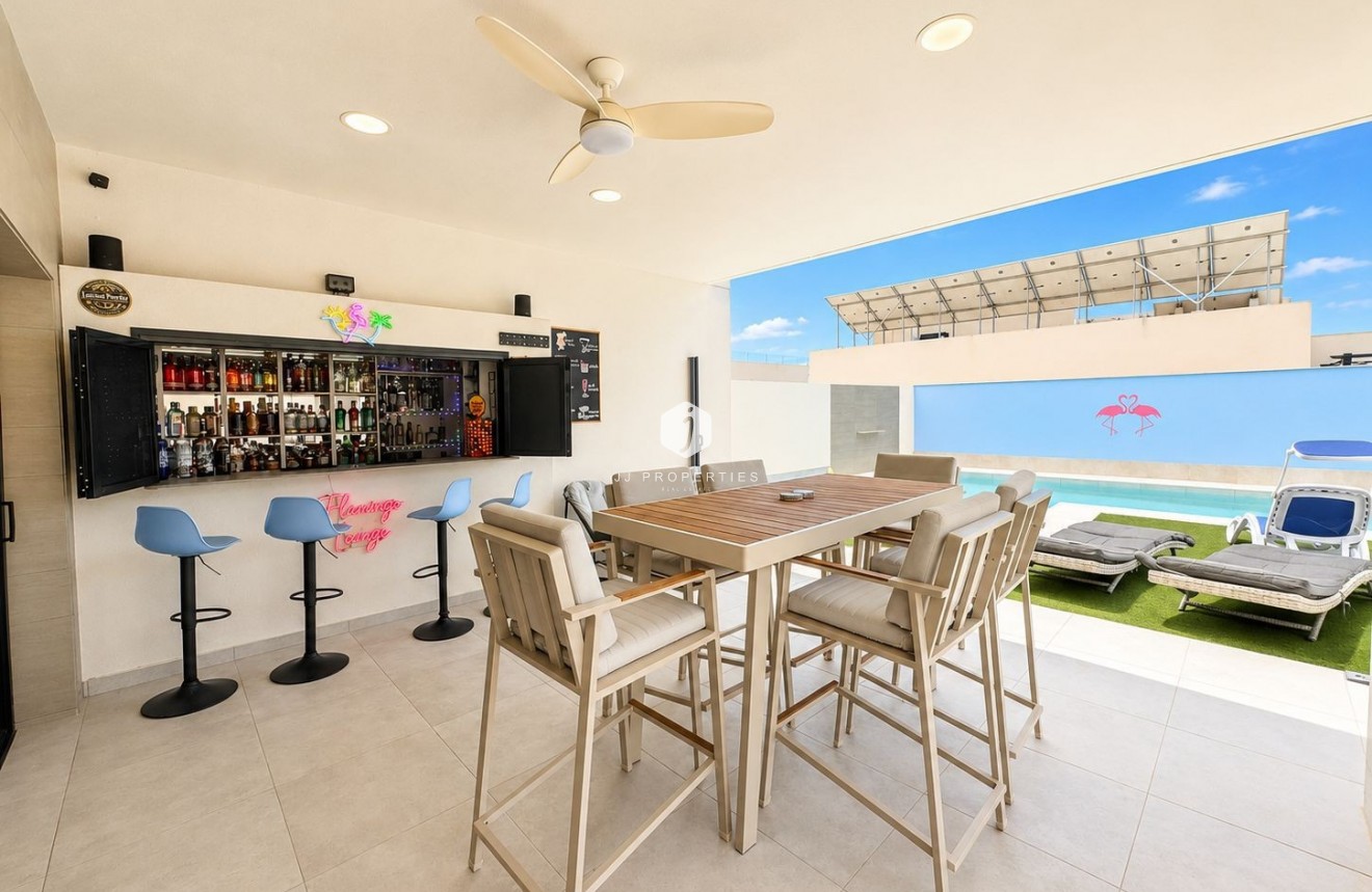 Resale - Villa -
Benijofar - Costa Blanca
