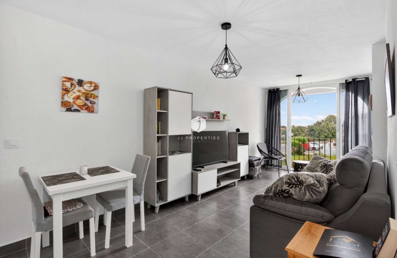 Resale - Bungalow -
Torrevieja - Costa Blanca