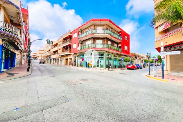 Resale - Apartment / flat -
San Miguel de Salinas - Inland