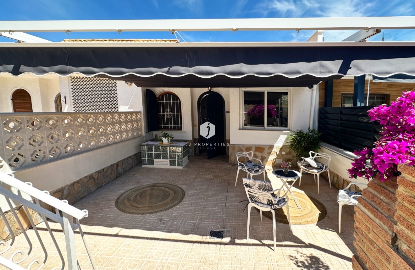 Resale - Chalet -
Orihuela Costa - Costa Blanca