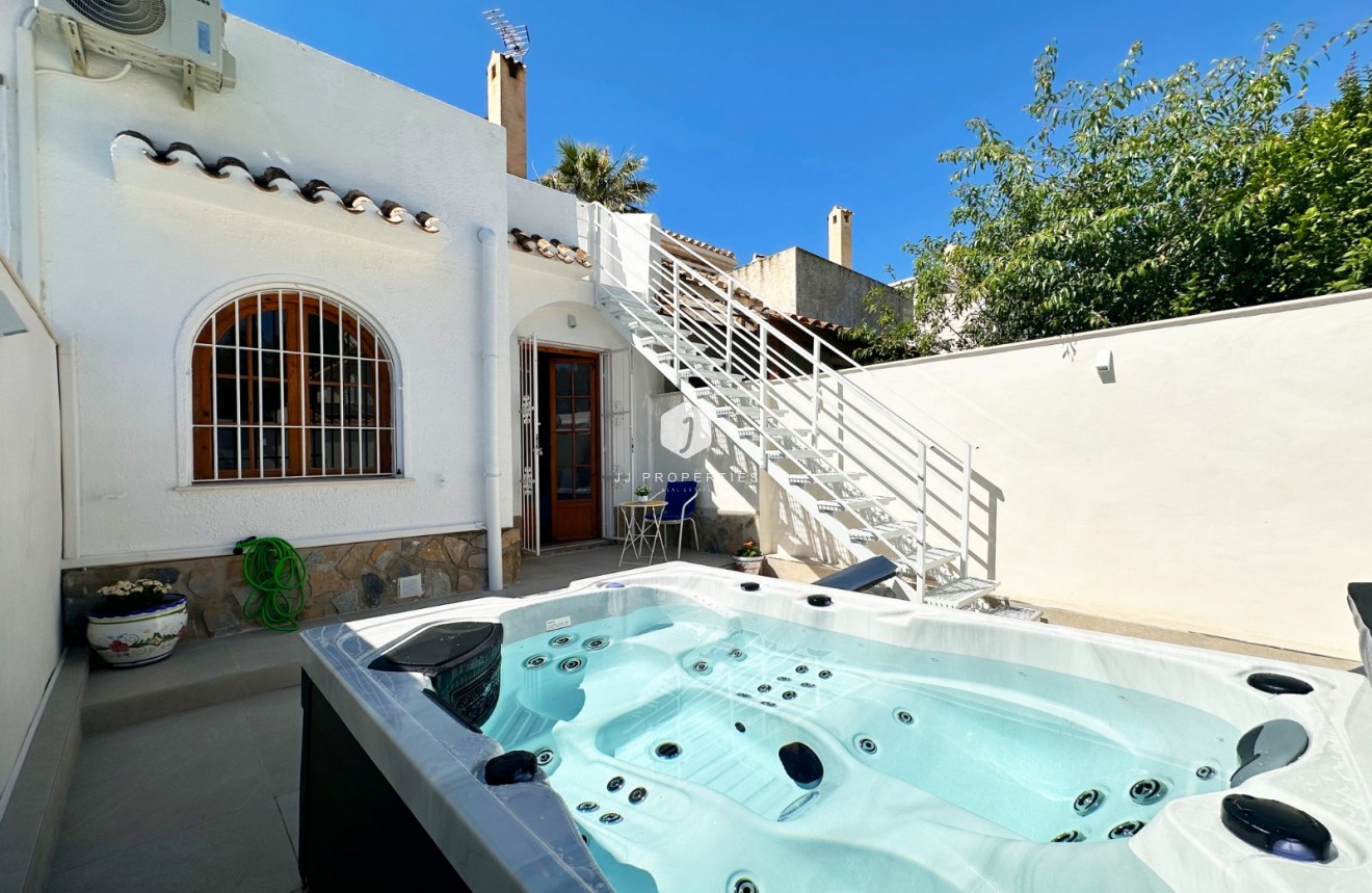 Resale - Chalet -
Orihuela Costa - Costa Blanca