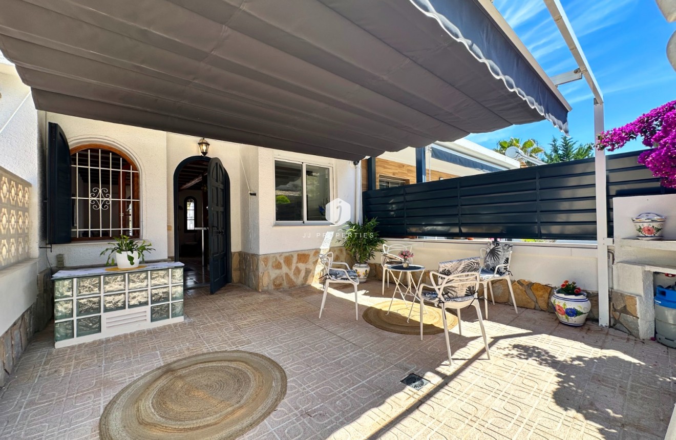 Resale - Chalet -
Orihuela Costa - Costa Blanca