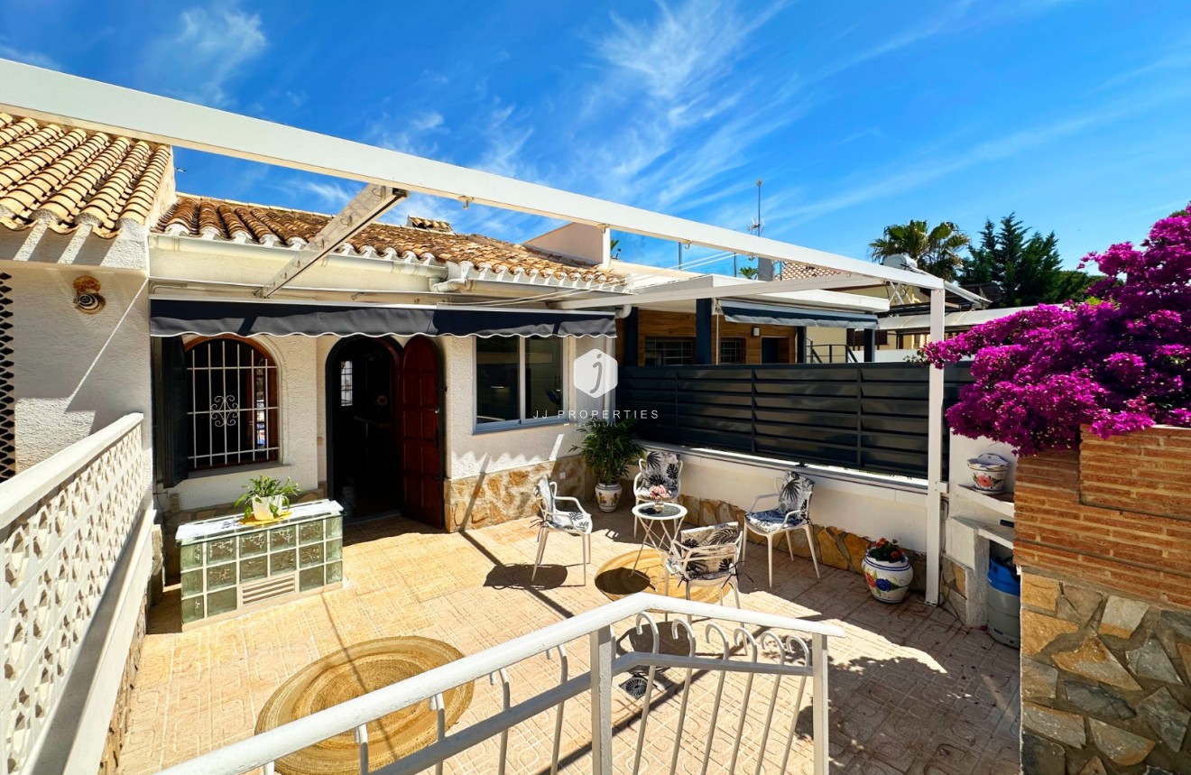 Resale - Chalet -
Orihuela Costa - Costa Blanca