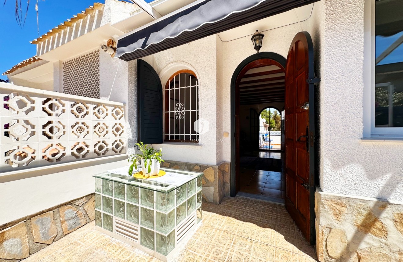 Resale - Chalet -
Orihuela Costa - Costa Blanca