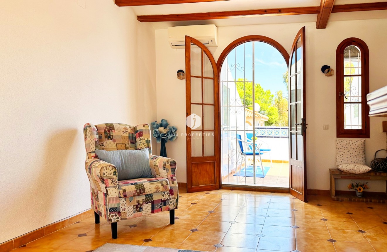 Resale - Chalet -
Orihuela Costa - Costa Blanca