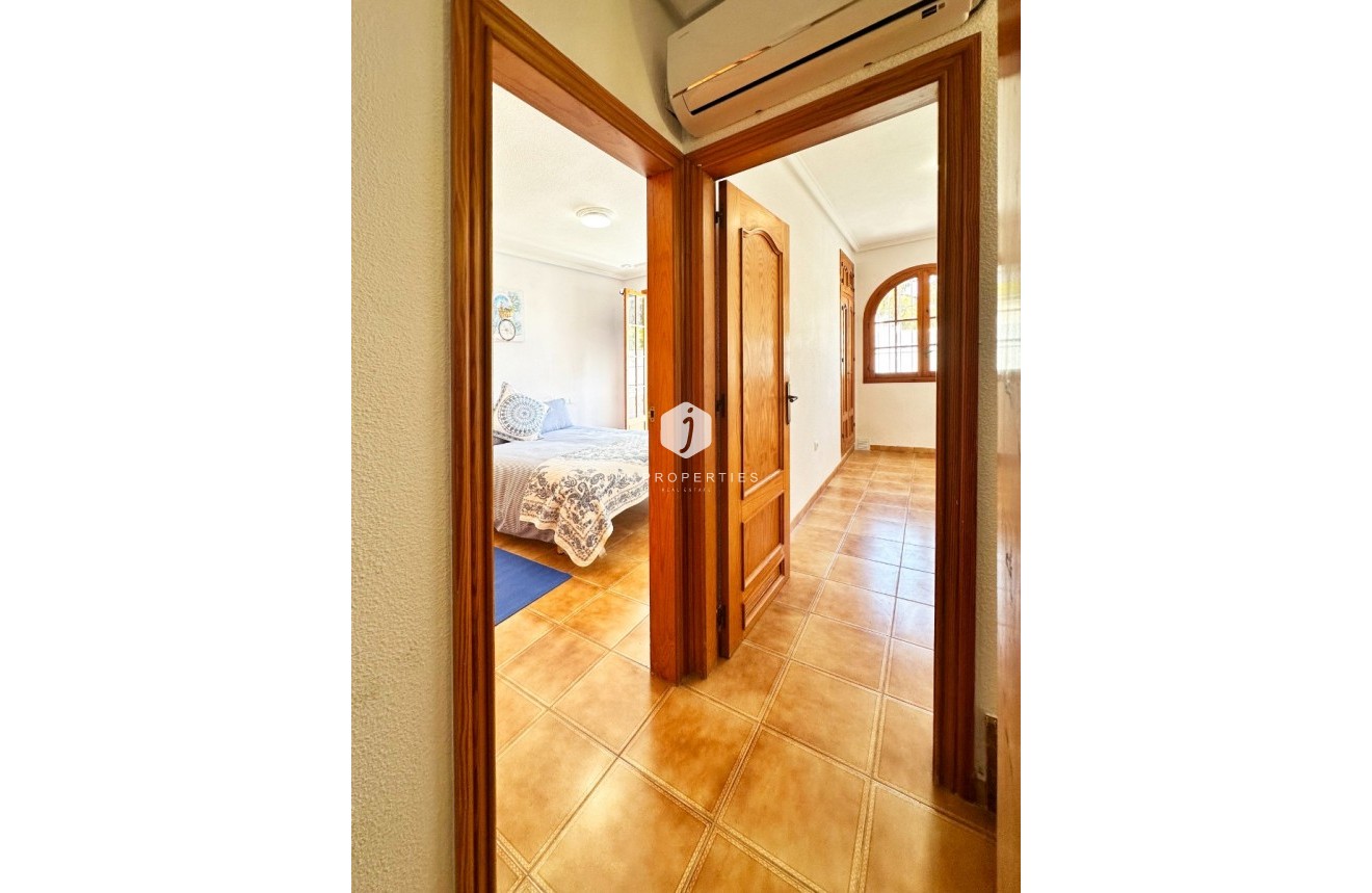 Resale - Chalet -
Orihuela Costa - Costa Blanca