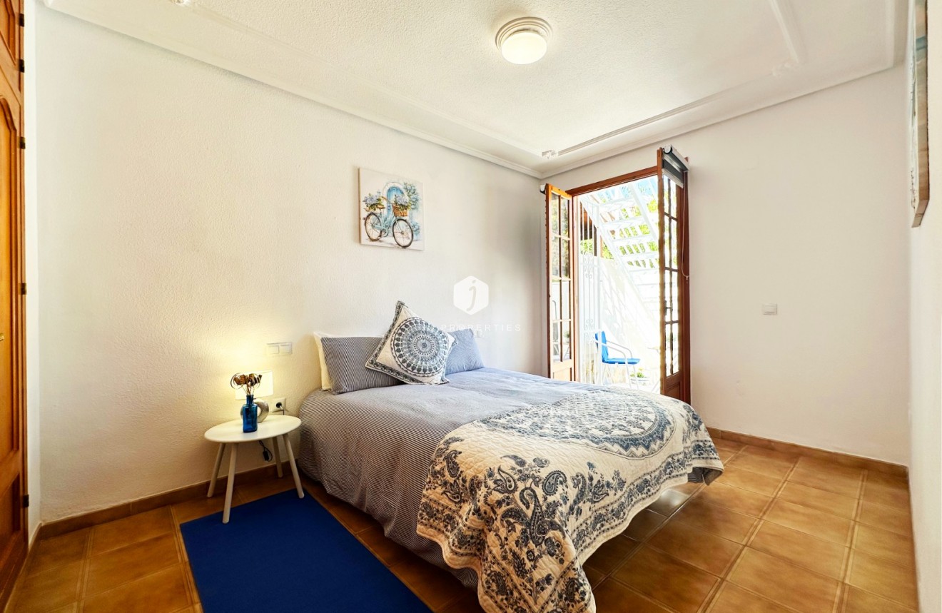 Resale - Chalet -
Orihuela Costa - Costa Blanca