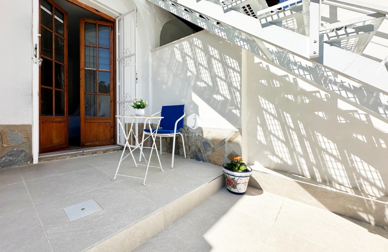 Resale - Chalet -
Orihuela Costa - Costa Blanca