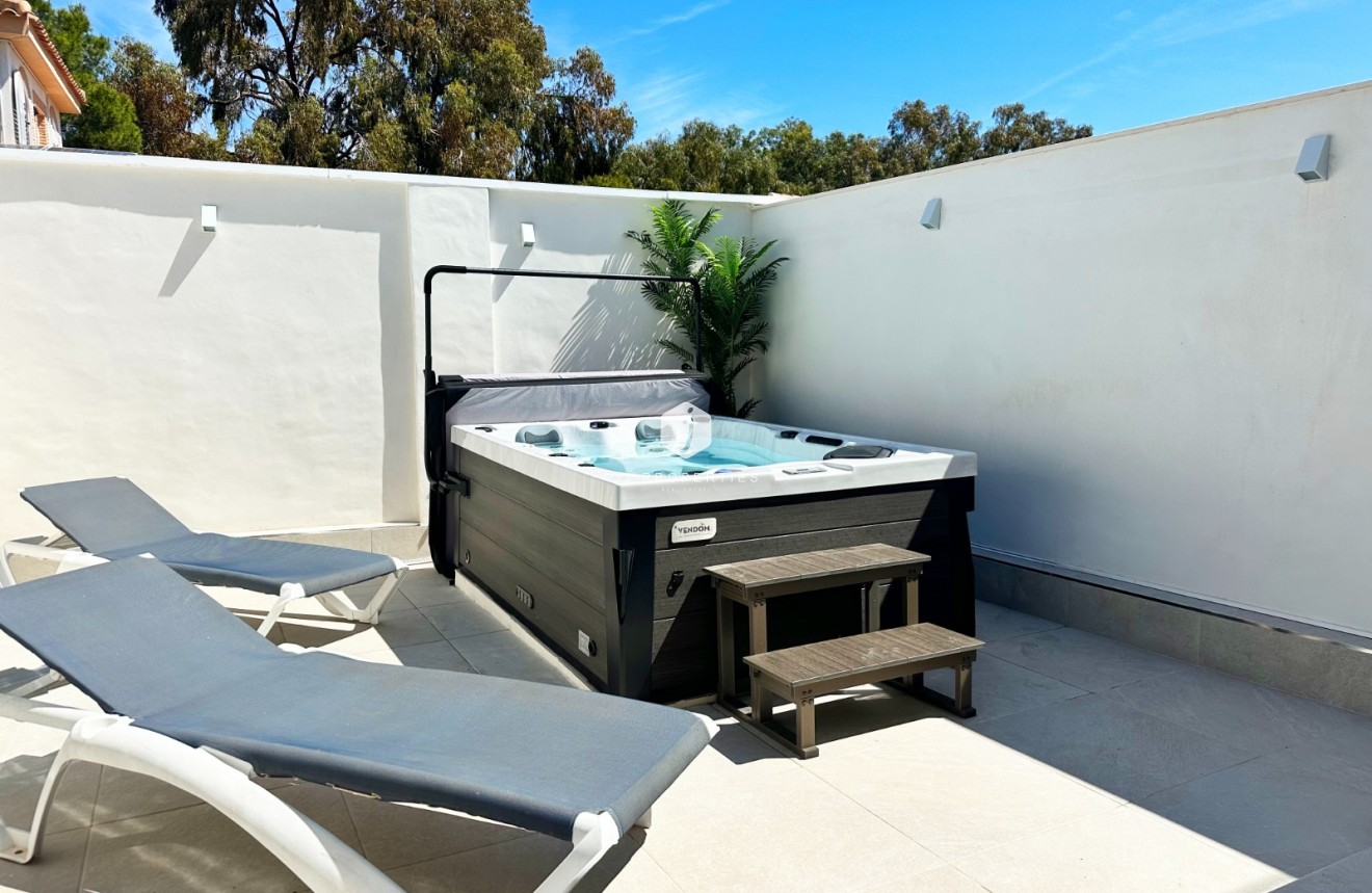 Resale - Chalet -
Orihuela Costa - Costa Blanca