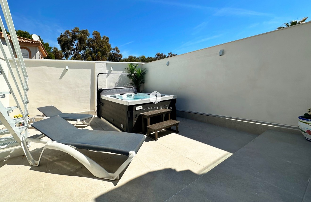 Resale - Chalet -
Orihuela Costa - Costa Blanca