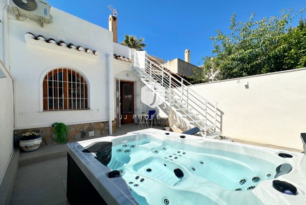 Resale - Chalet -
Orihuela Costa - Costa Blanca
