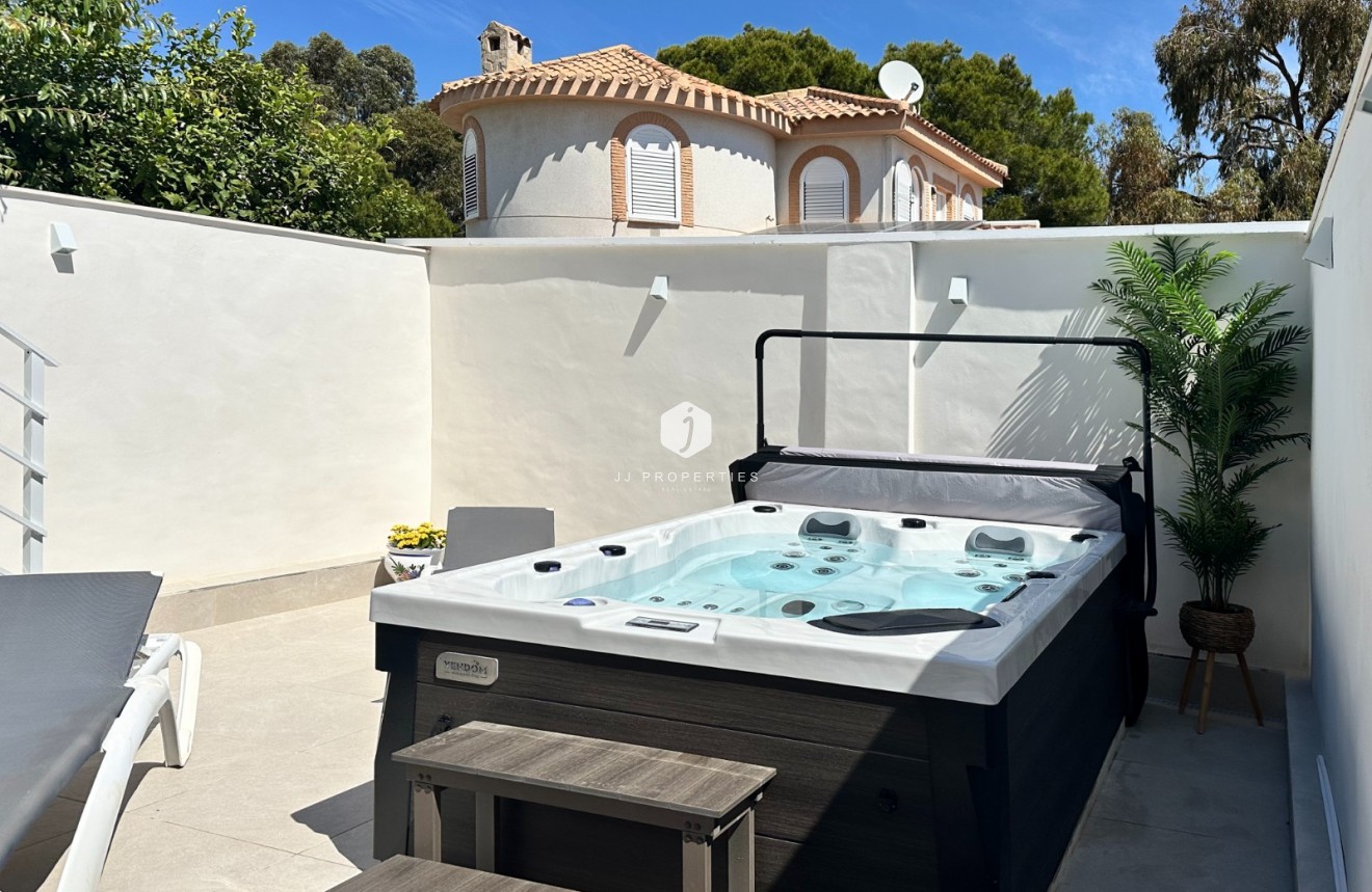 Resale - Chalet -
Orihuela Costa - Costa Blanca