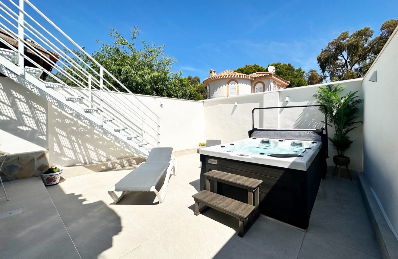 Resale - Chalet -
Orihuela Costa - Costa Blanca