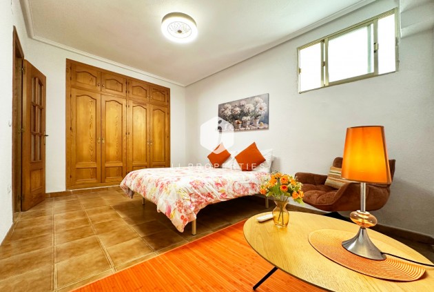 Resale - Chalet -
Orihuela Costa - Costa Blanca