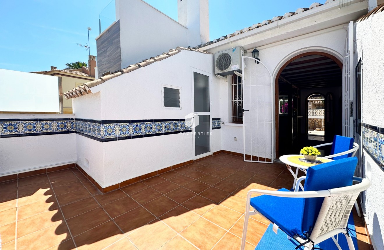 Resale - Chalet -
Orihuela Costa - Costa Blanca
